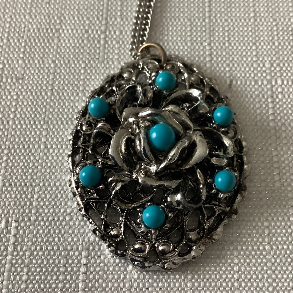 Turquoise Color Silver Tone Pendant Necklace - Picture 2 of 3